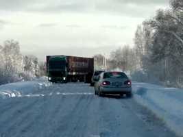 Audi Quattro plows its own lane in snow - YouTube