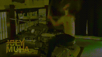 https://vid.pr0gramm.com/2019/09/08/85c7aa9bf9e9b2ac.mp4