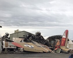 https://upload.wikimedia.org/wikipedia/commons/4/42/B17_wreckage_at_BDL.jpg
